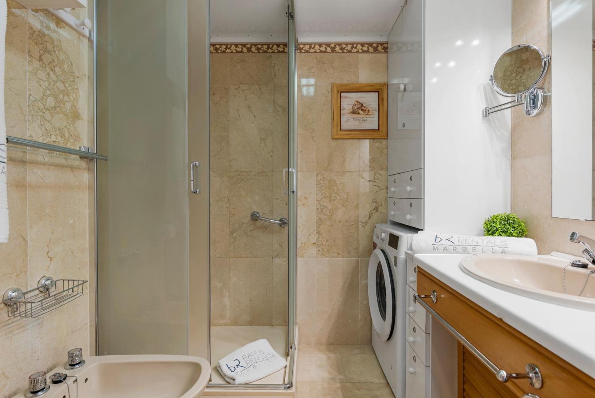 Apartment 1 Bedroom In Andalucia Del Mar - Puerto Banus