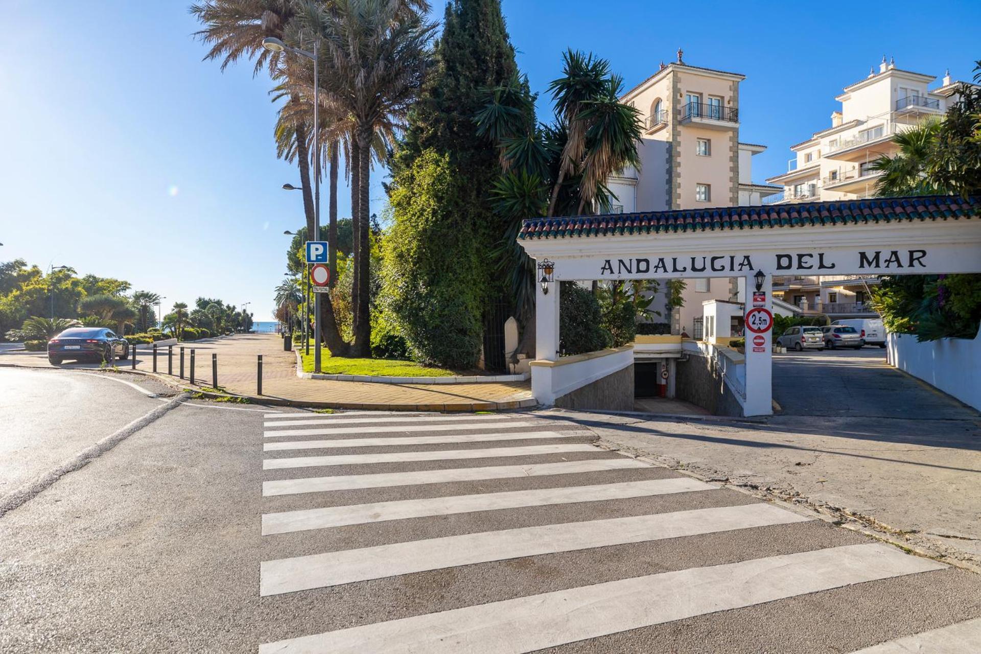 1 Bedroom In Andalucia Del Mar - Puerto Banus