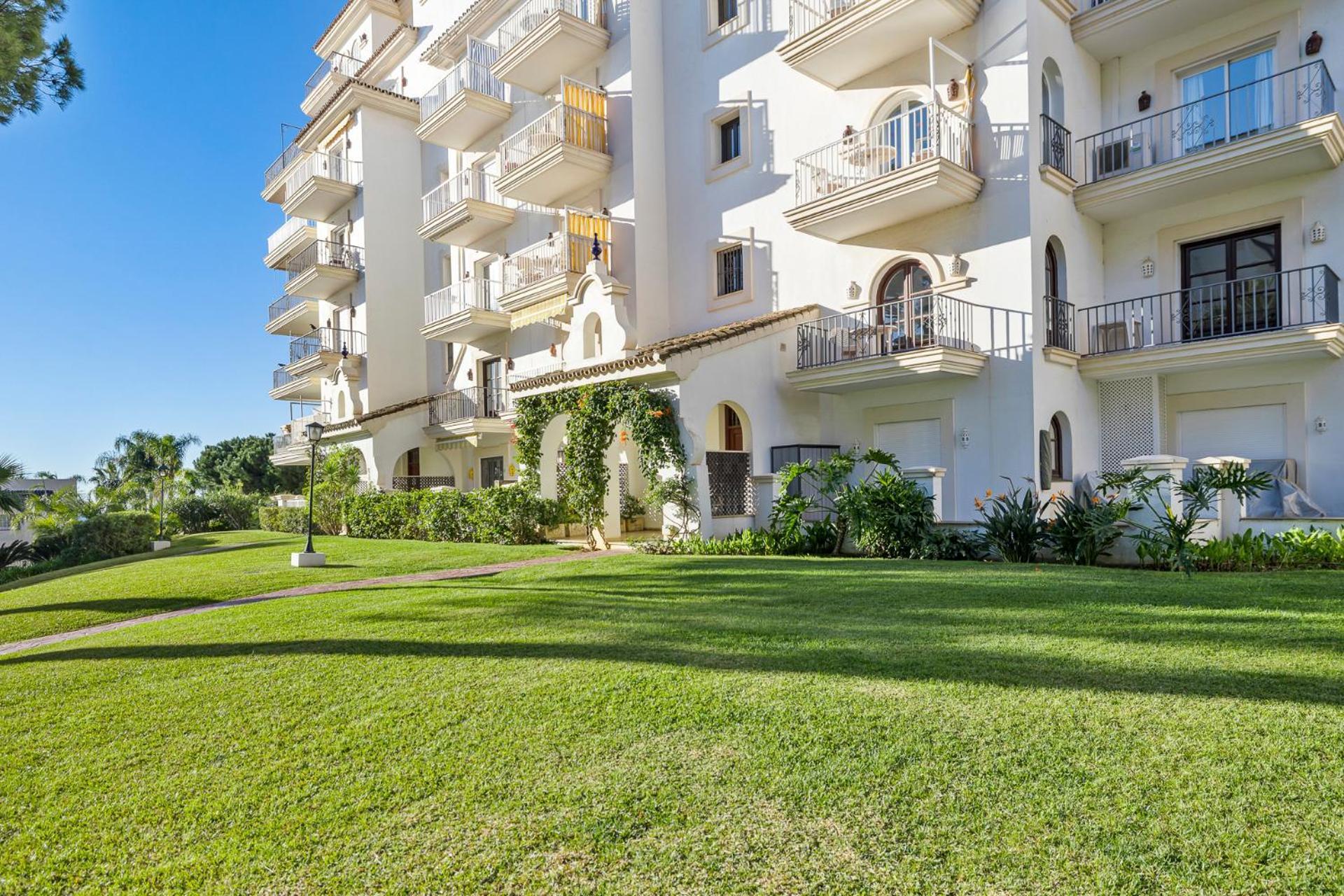 Apartment 1 Bedroom In Andalucia Del Mar - Puerto Banus Marbella